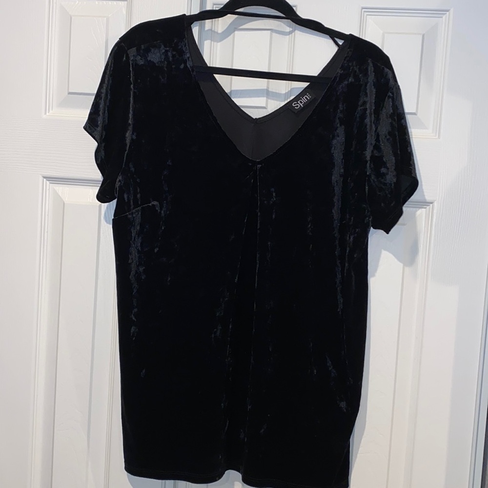 STUDIO USA Velvet Top